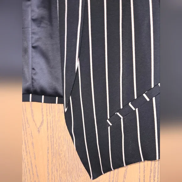 Torrid Cropped 3/4 Sleeve Blazer - Picture 6 of 7